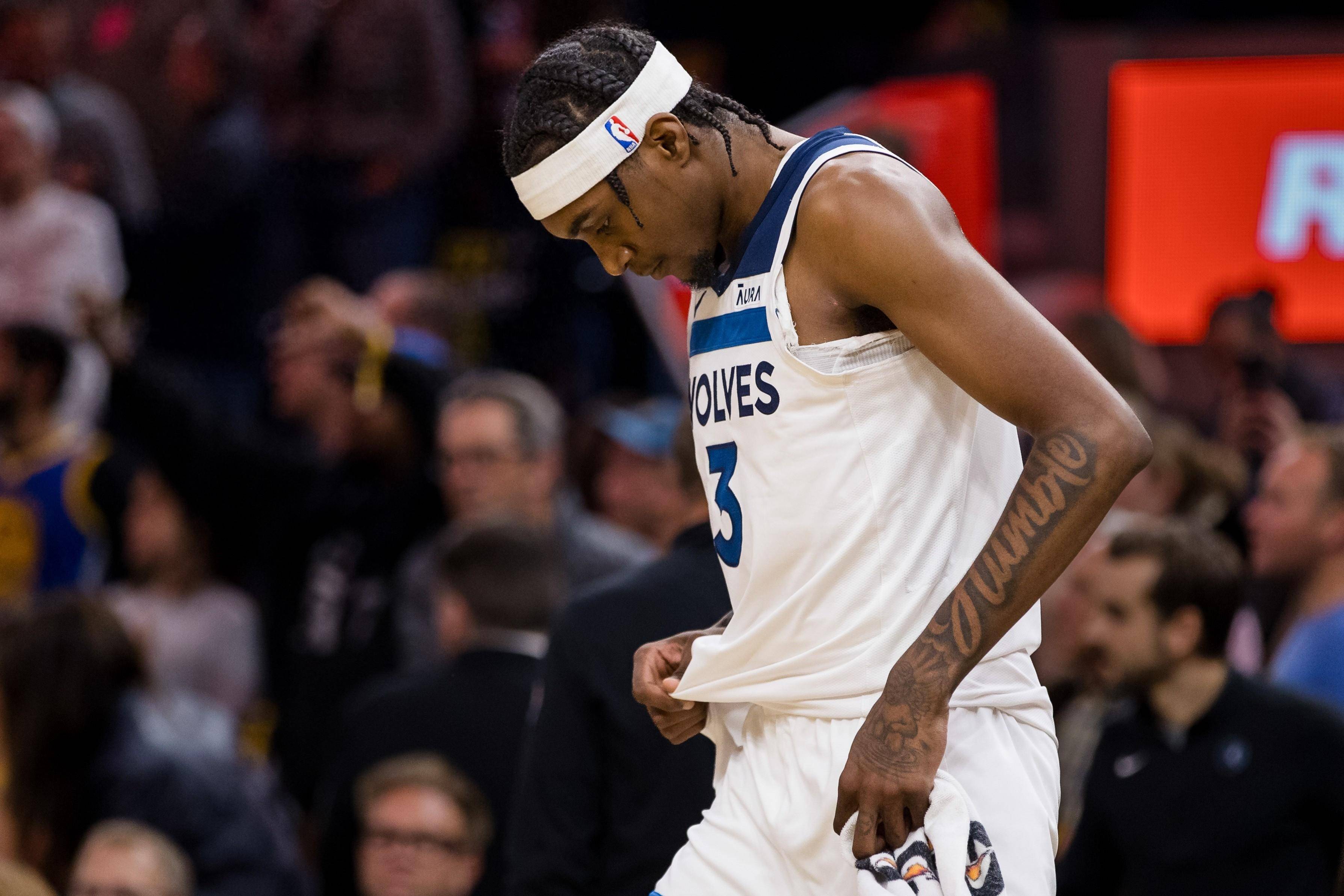 刷新纪录引发热议！，内马尔在公牛比赛中爆冷再创辉煌时刻