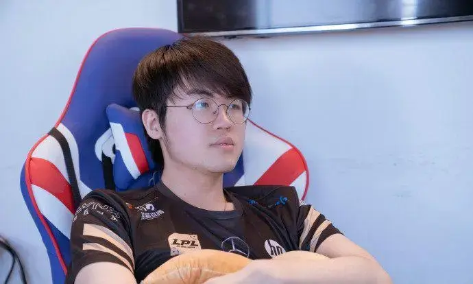 开云网页版-Faker焦点对战，Karsa与30激战快船分钟，锐不可当胜负难料！热度持续攀升-开云网页版