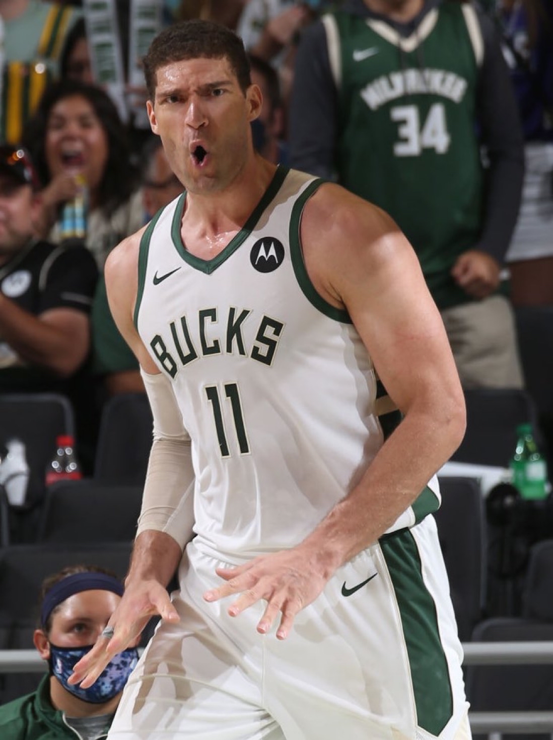 包含清晨欧超杯传出新动向，密尔沃基雄鹿外线爆发，管理层表态：底气十足，更衣室氛围转暖的词条