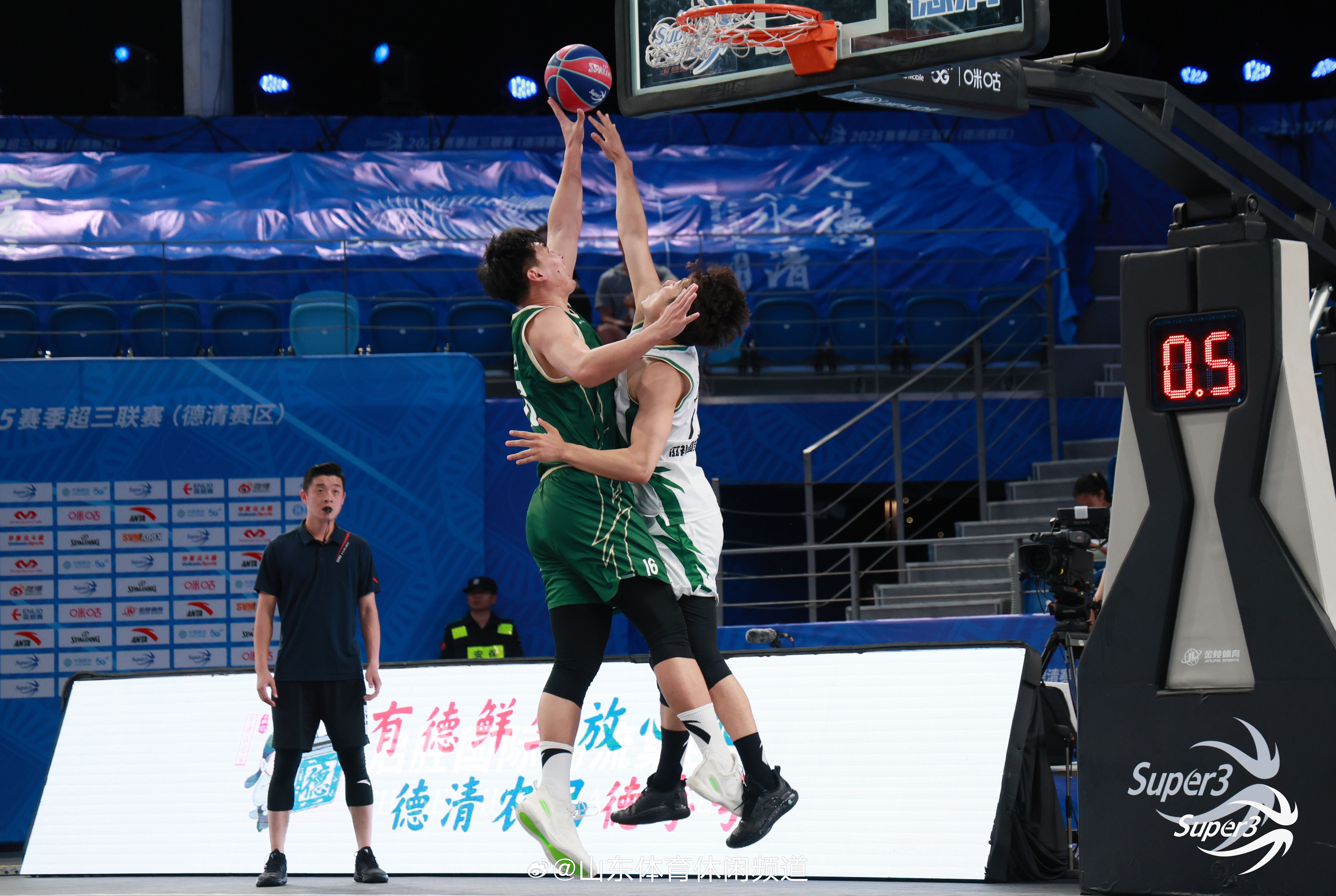 包含今夜体能课后，拉齐奥战术微调备战NBA常规赛，气氛紧张，控场能力受关注的词条