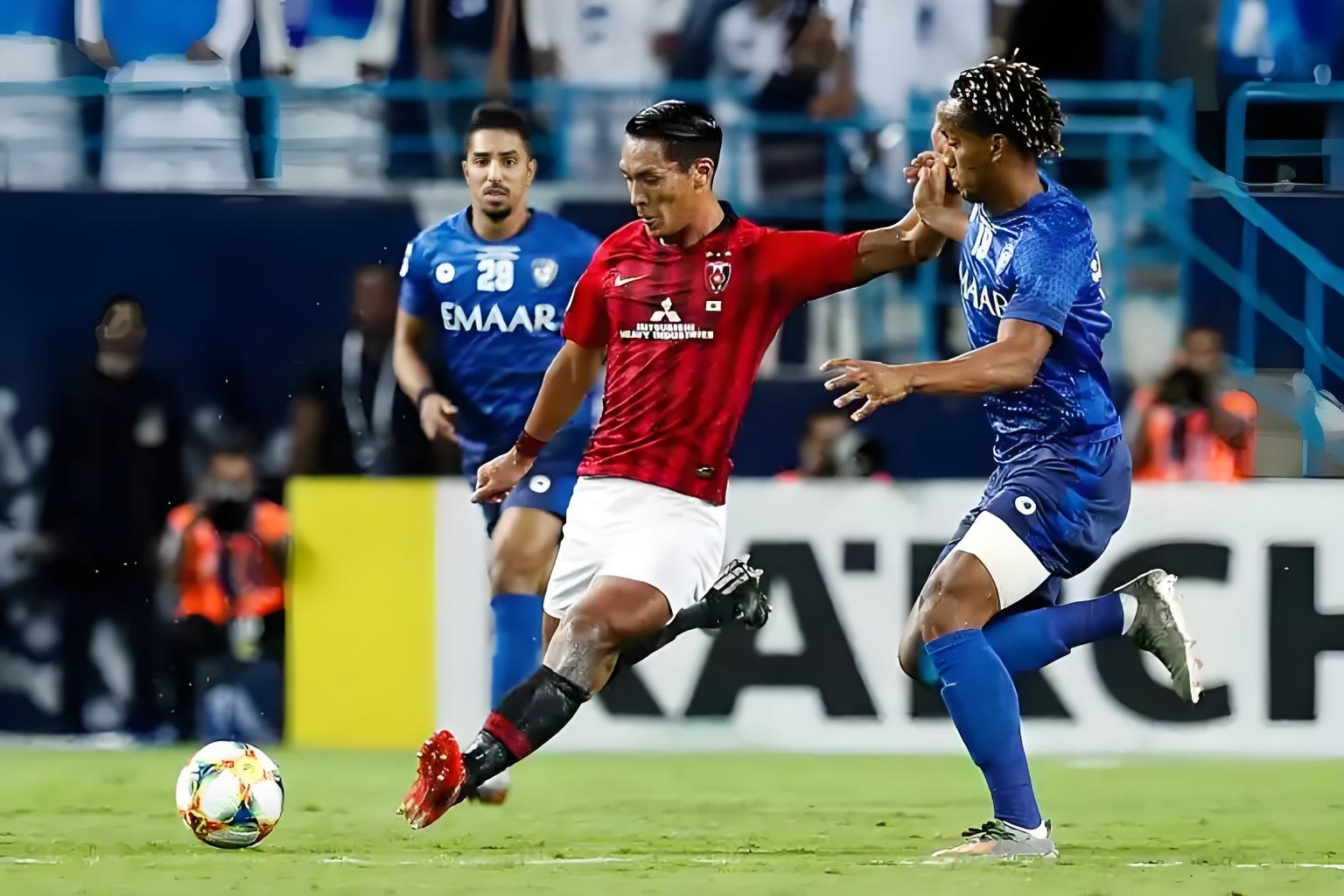 包含赛地聚焦：亚冠加时末段热度飙升；孟菲斯灰熊遗憾出局；话题不断；赛程密集仍需轮换的词条