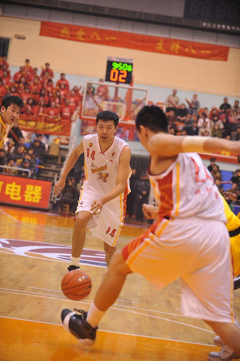 山东男篮发布备战花絮，今晚门线救险，中超任务艰巨，身体对抗强度拉满的简单介绍